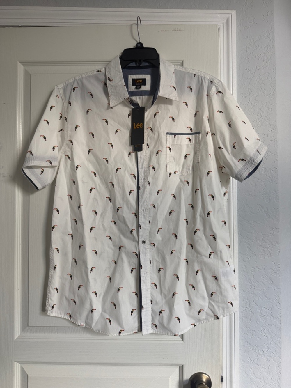 Lee Men's Cream Short-Sleeve Button-Up with Toucan Print